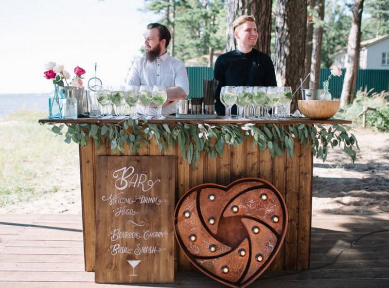 идея джин-бар на свадебное торжество на природе